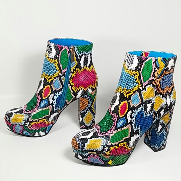 🆕 NWOB Multicolor Faux Snake Skin Platform Booties 🆕 - Picture 2 of 8